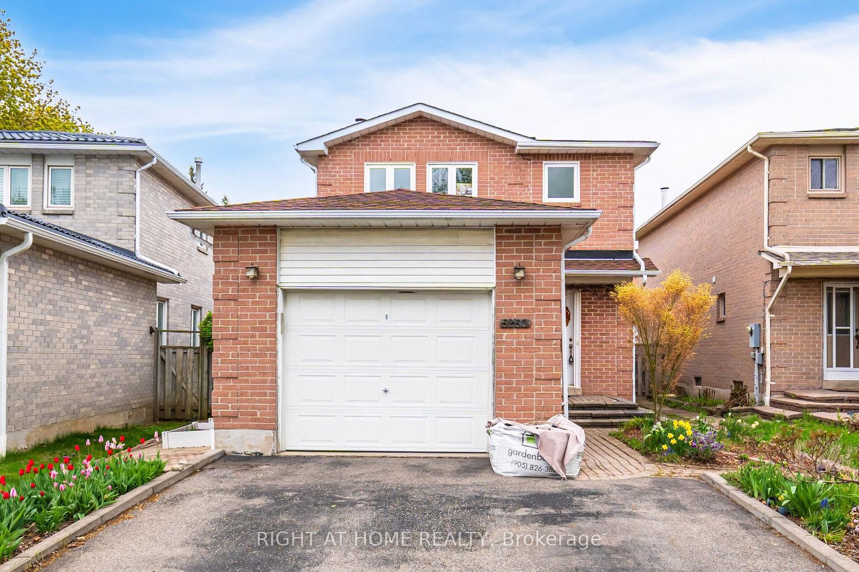 5253 Palomar Crescent, Hurontario, Mississauga by Loree Meneguzzi Real Estate 5253 Palomar Crescent, Hurontario, Mississauga