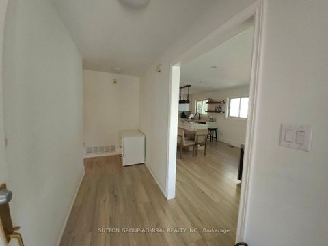 Photo 2 at 174 St Anthony's Court, Mill Pond, Richmond Hill