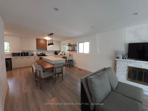 Photo 3 at 174 St Anthony's Court, Mill Pond, Richmond Hill