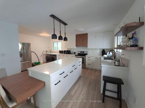 Photo 5 at 174 St Anthony's Court, Mill Pond, Richmond Hill