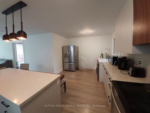 Photo 7 at 174 St Anthony's Court, Mill Pond, Richmond Hill