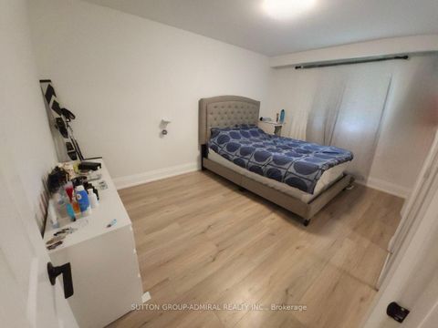 Photo 10 at 174 St Anthony's Court, Mill Pond, Richmond Hill