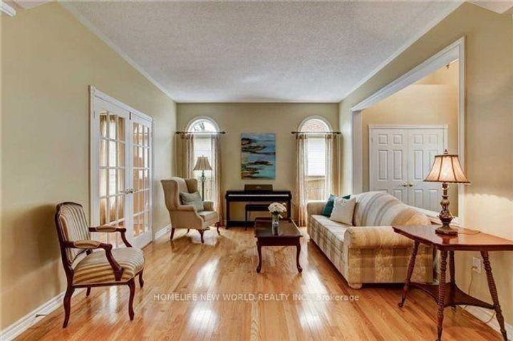 Photo 1 at 39 Green Meadows Circle, Don Valley Village, Toronto