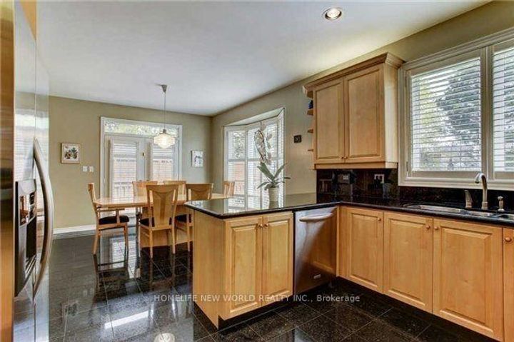 Photo 6 at 39 Green Meadows Circle, Don Valley Village, Toronto