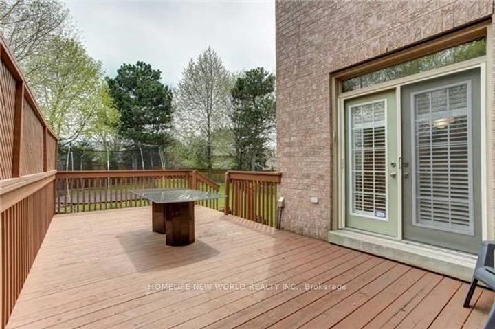 Photo 8 at 39 Green Meadows Circle, Don Valley Village, Toronto
