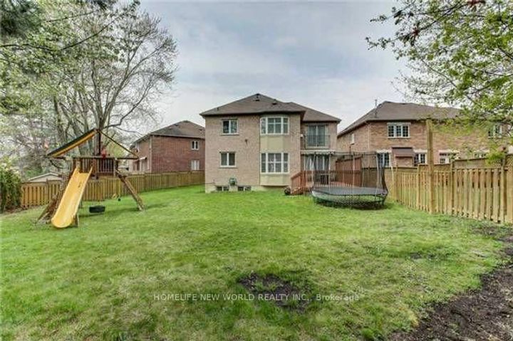 Photo 9 at 39 Green Meadows Circle, Don Valley Village, Toronto