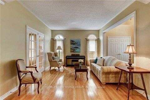 Photo 1 at 39 Green Meadows Circle, Don Valley Village, Toronto
