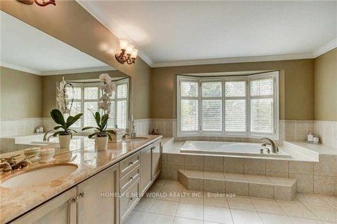 Photo 7 at 39 Green Meadows Circle, Don Valley Village, Toronto