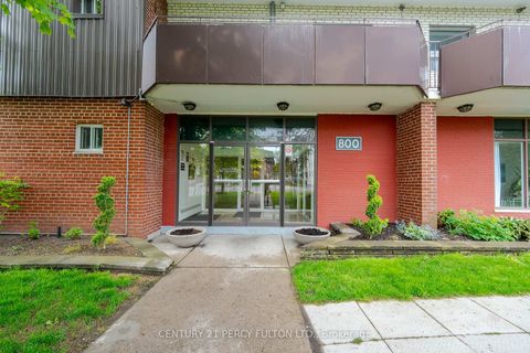 Photo 2 at 212 - 800 Kennedy Road, Ionview, Toronto