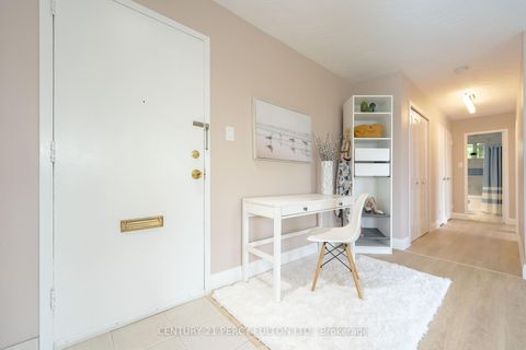 Photo 5 at 212 - 800 Kennedy Road, Ionview, Toronto