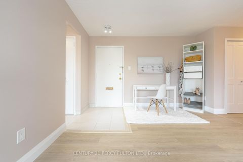 Photo 6 at 212 - 800 Kennedy Road, Ionview, Toronto