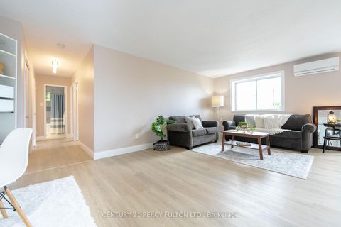Photo 7 at 212 - 800 Kennedy Road, Ionview, Toronto