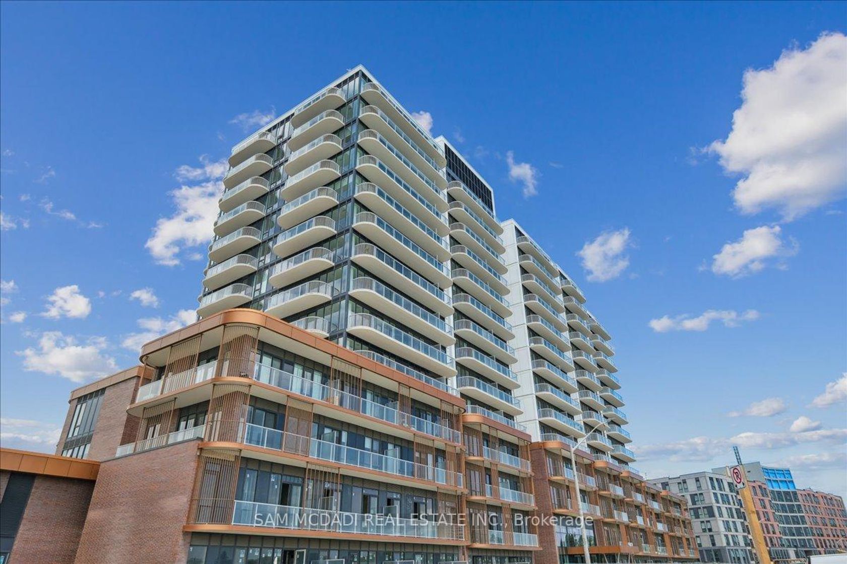 1001 - 220 MISSINNIHE Way, Port Credit, Mississauga by Loree Meneguzzi Real Estate 1001 - 220 MISSINNIHE Way, Port Credit, Mississauga