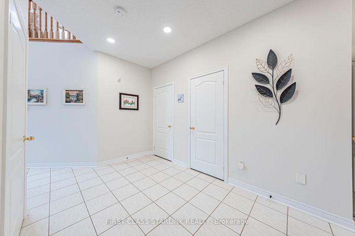 Photo 9 at 3152 Morning Glory Mews, Churchill Meadows, Mississauga