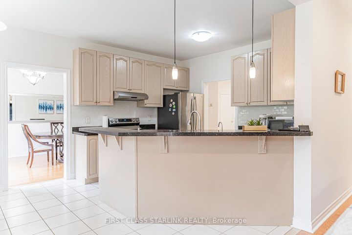 Photo 18 at 3152 Morning Glory Mews, Churchill Meadows, Mississauga