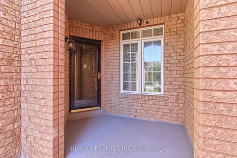 Photo 1 at 35 Craddock Street, Maple, Vaughan