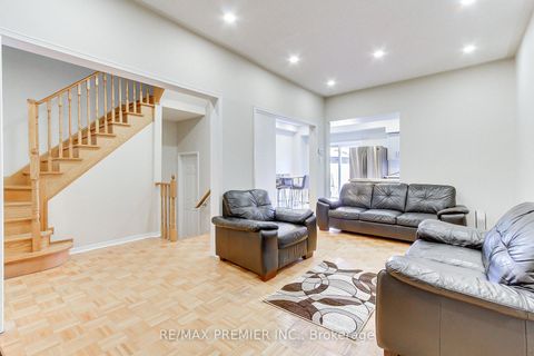 Photo 3 at 35 Craddock Street, Maple, Vaughan