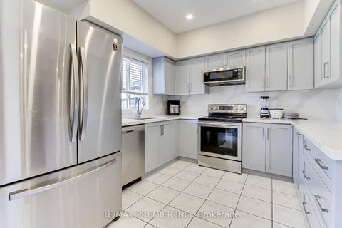 Photo 4 at 35 Craddock Street, Maple, Vaughan