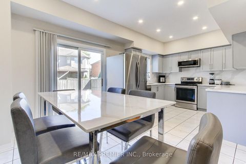 Photo 6 at 35 Craddock Street, Maple, Vaughan