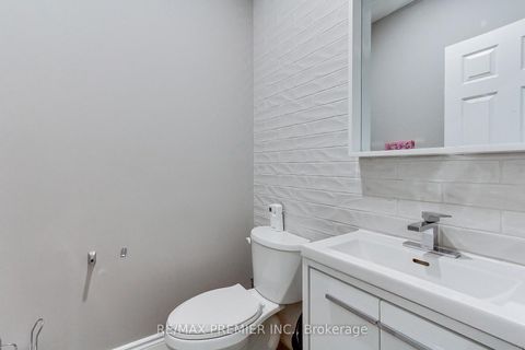 Photo 8 at 35 Craddock Street, Maple, Vaughan