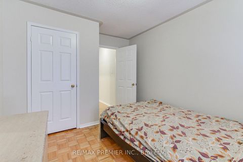 Photo 11 at 35 Craddock Street, Maple, Vaughan