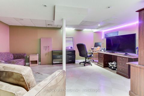 Photo 13 at 35 Craddock Street, Maple, Vaughan