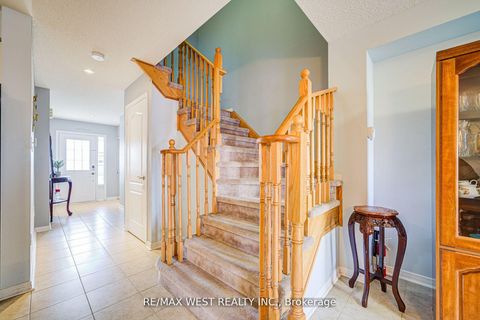 Photo 4 at 14 Lancaster Court, Shore, Barrie