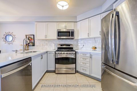Photo 6 at 14 Lancaster Court, Shore, Barrie
