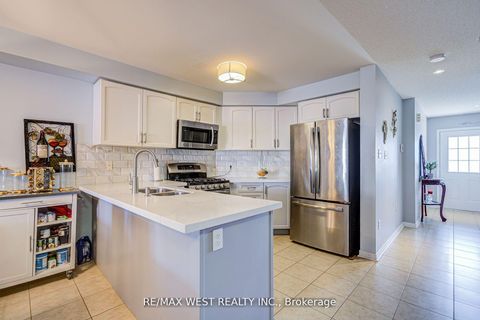 Photo 7 at 14 Lancaster Court, Shore, Barrie