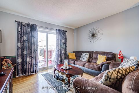 Photo 13 at 14 Lancaster Court, Shore, Barrie