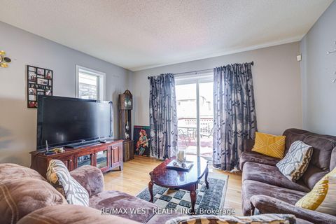 Photo 15 at 14 Lancaster Court, Shore, Barrie