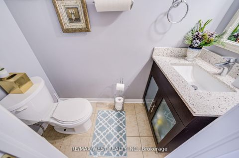 Photo 16 at 14 Lancaster Court, Shore, Barrie