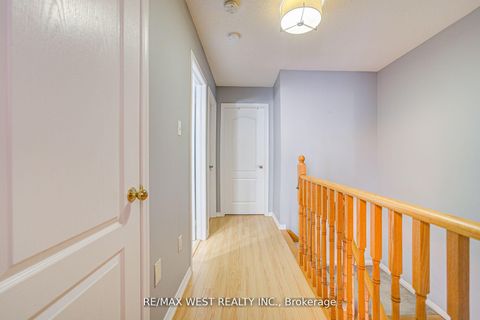 Photo 17 at 14 Lancaster Court, Shore, Barrie