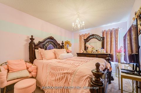 Photo 18 at 14 Lancaster Court, Shore, Barrie