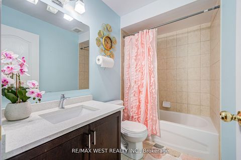Photo 20 at 14 Lancaster Court, Shore, Barrie