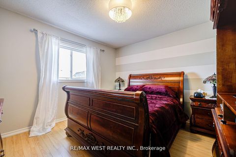 Photo 22 at 14 Lancaster Court, Shore, Barrie