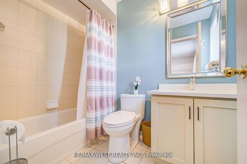 Photo 24 at 14 Lancaster Court, Shore, Barrie