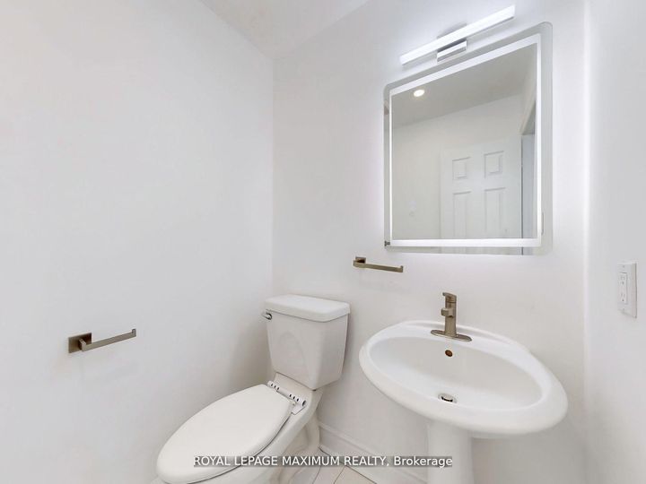 Photo 16 at 22 A Waltham Crescent, Doncrest, Richmond Hill