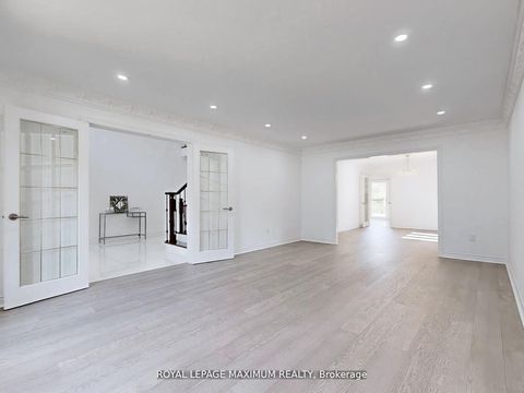 Photo 3 at 22 A Waltham Crescent, Doncrest, Richmond Hill