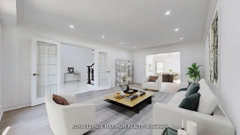 Photo 4 at 22 A Waltham Crescent, Doncrest, Richmond Hill Photo 4 at 22 A Waltham Crescent, Doncrest, Richmond Hill