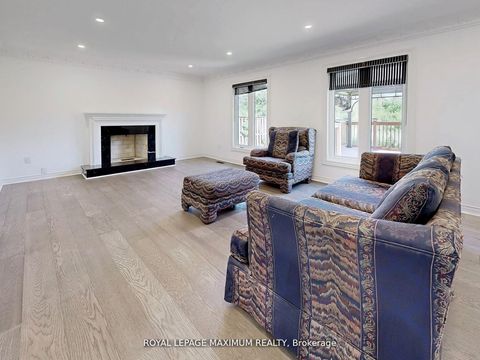 Photo 8 at 22 A Waltham Crescent, Doncrest, Richmond Hill