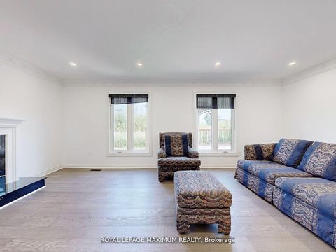 Photo 9 at 22 A Waltham Crescent, Doncrest, Richmond Hill