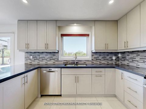 Photo 11 at 22 A Waltham Crescent, Doncrest, Richmond Hill