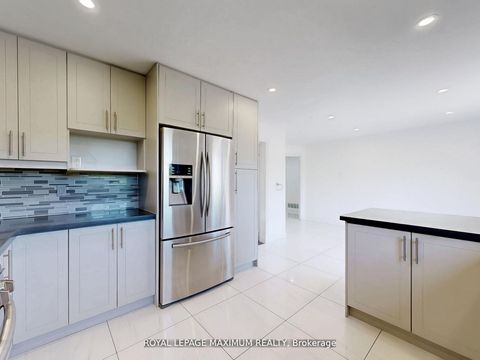 Photo 12 at 22 A Waltham Crescent, Doncrest, Richmond Hill