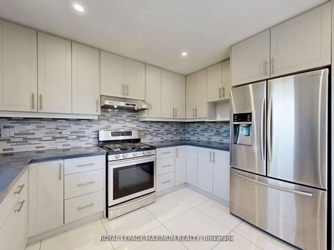 Photo 13 at 22 A Waltham Crescent, Doncrest, Richmond Hill