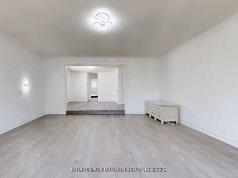 Photo 21 at 22 A Waltham Crescent, Doncrest, Richmond Hill Photo 21 at 22 A Waltham Crescent, Doncrest, Richmond Hill