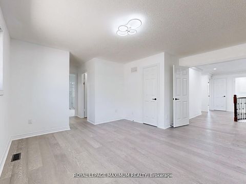 Photo 23 at 22 A Waltham Crescent, Doncrest, Richmond Hill Photo 23 at 22 A Waltham Crescent, Doncrest, Richmond Hill