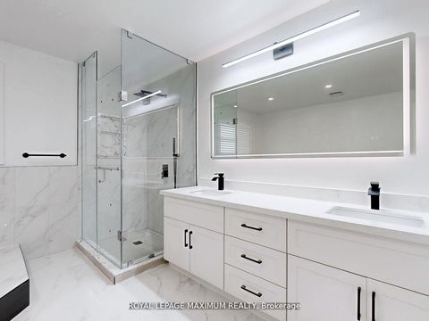 Photo 25 at 22 A Waltham Crescent, Doncrest, Richmond Hill