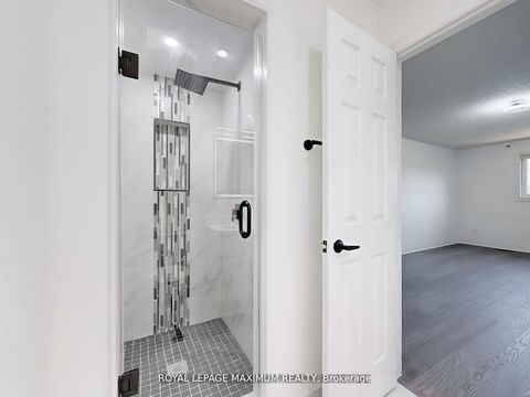 Photo 30 at 22 A Waltham Crescent, Doncrest, Richmond Hill