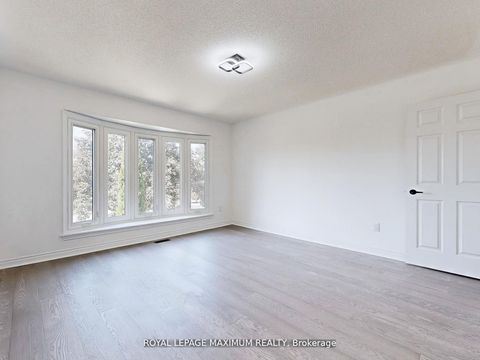 Photo 31 at 22 A Waltham Crescent, Doncrest, Richmond Hill